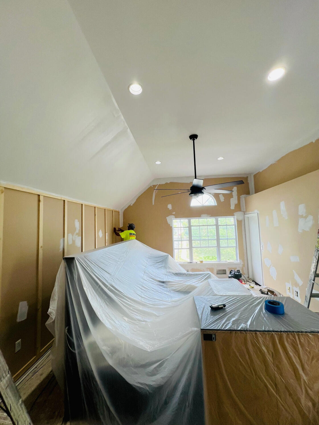 painting master bedroom - before